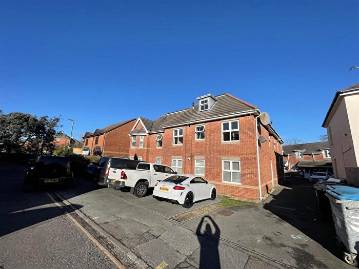 1 Bedroom Flat To Rent In Malmesbury Park Place, Bournemouth, Dorset, BH8