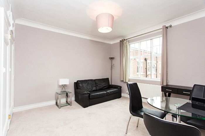 Apartment To Rent In Belsize Grove, London, NW3