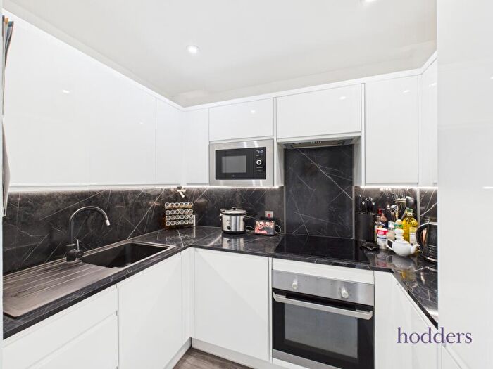 1 Bedroom Maisonette For Sale In Chertsey, Surrey, KT16