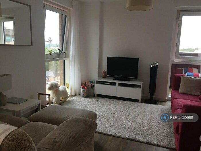 3 Bedroom Flat To Rent In Naomi Street, London, United Kingdom, SE8