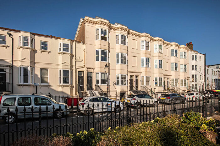 2 Bedroom Flat For Sale In Clarence Square, Brighton, BN1