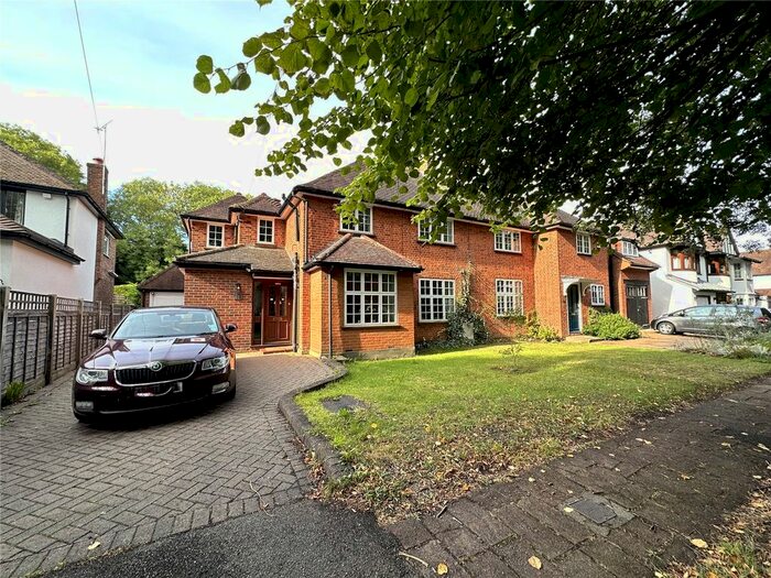 3 Bedroom Semi-Detached House To Rent In High View, Pinner, Middlesex, HA5