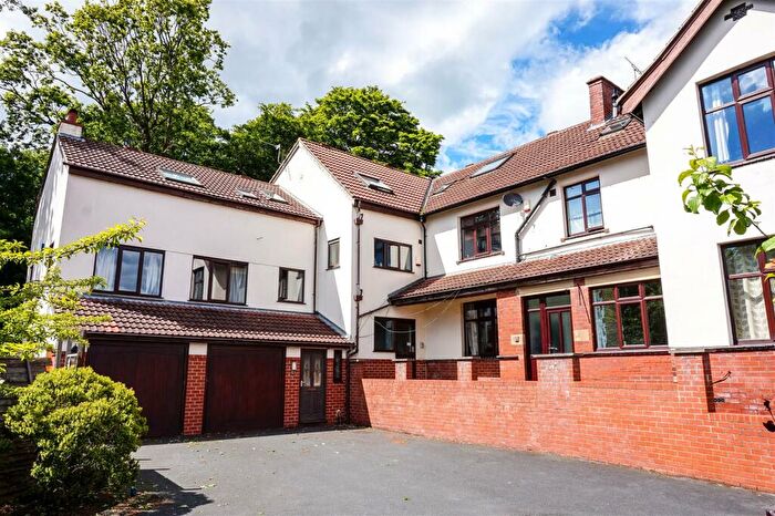 3 Bedroom Flat To Rent In Flat Headingley House, Ash Road, Leeds, LS6