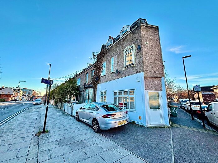 1 Bedroom Flat To Rent In Woodford Road, London, E7