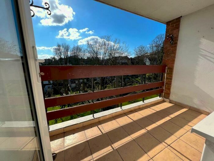 2 Bedroom Apartment To Rent In Anerley Hill, London, SE19