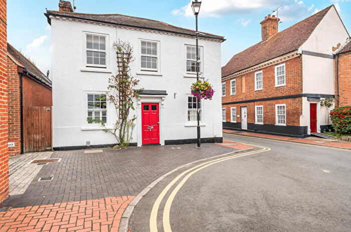 2 Bedroom Maisonette For Sale In Rose Street, Wokingham, Berkshire, RG40