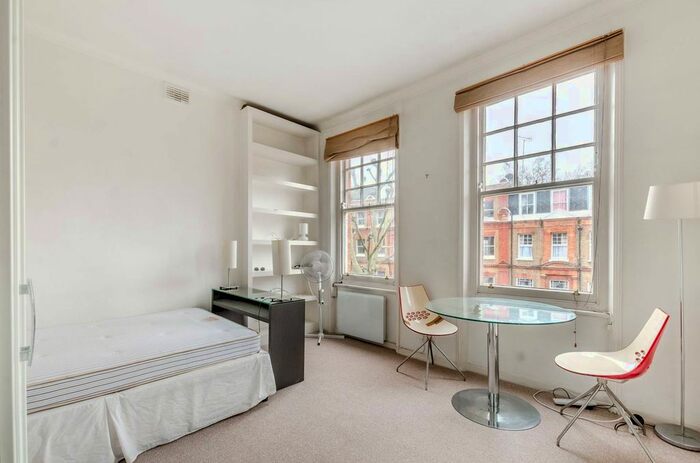Studio To Rent In Philbeach Gardens, Earls Court, London, SW5