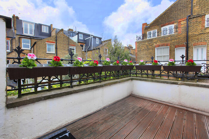 3 Bedroom Maisonette To Rent In Barnard Road, Battersea, London, SW11