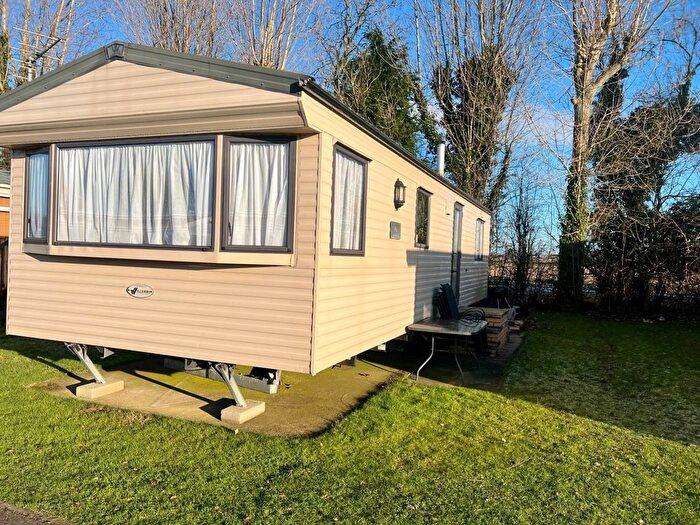 2 Bedroom Mobile/park Home For Sale In Hutton Sessay, Thirsk, YO7