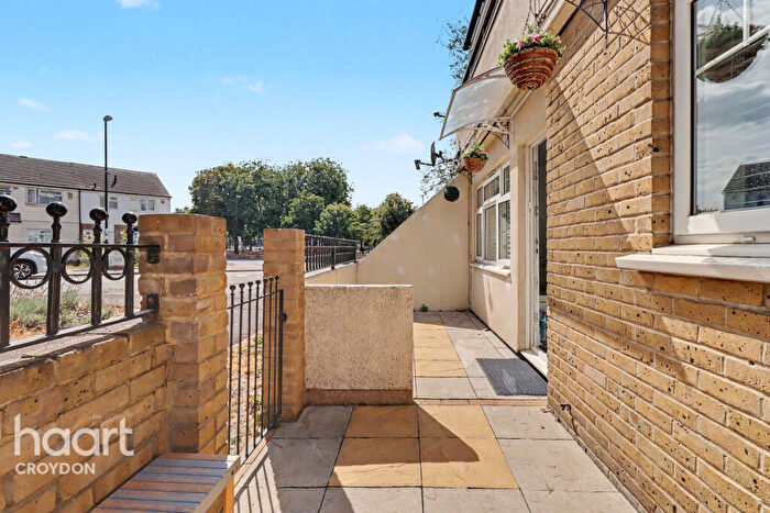 1 Bedroom Flat For Sale In Renown Close, Croydon, CR0