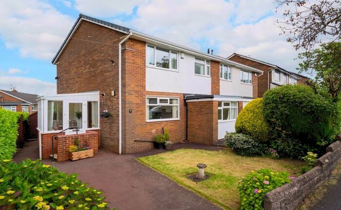 3 Bedroom Semi-Detached House For Sale In Peterborough Road, Lodge Moor, Sheffield, S10