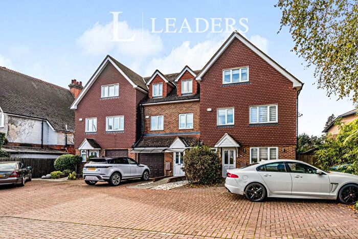 4 Bedroom House To Rent In Hersham Road, Hersham, Walton-on-Thames, KT12