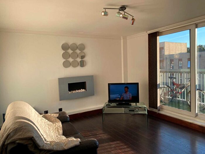 3 Bedroom Apartment To Rent In Rainhill Way, Bow, E3