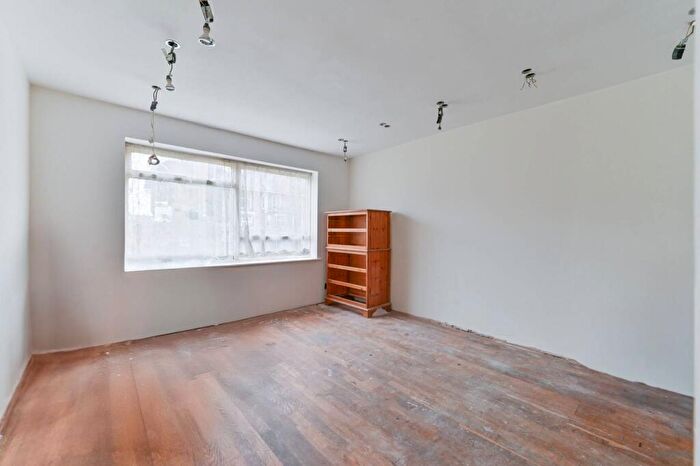 1 Bedroom Flat For Sale In Holmesdale Road, , South Norwood, London, SE25