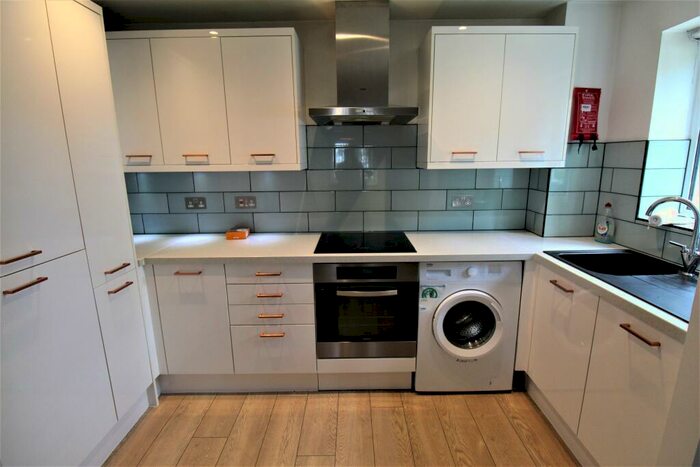 2 Bedroom Apartment To Rent In Windermere Avenue, Purfleet, RM19