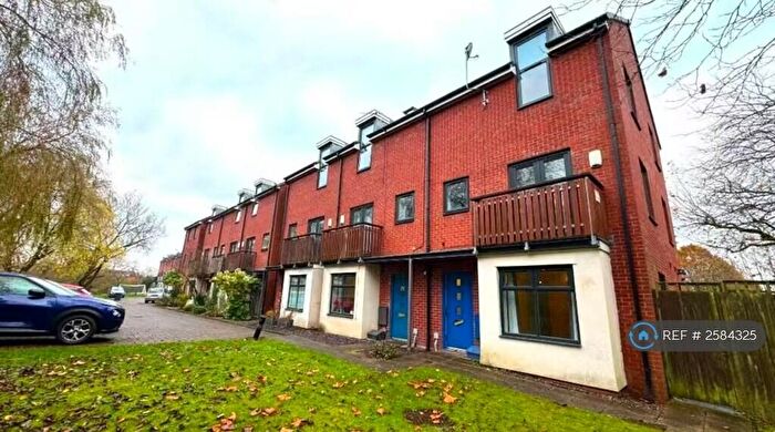 3 Bedroom End Of Terrace House To Rent In Queensmere Drive, Swinton, Manchester, M27