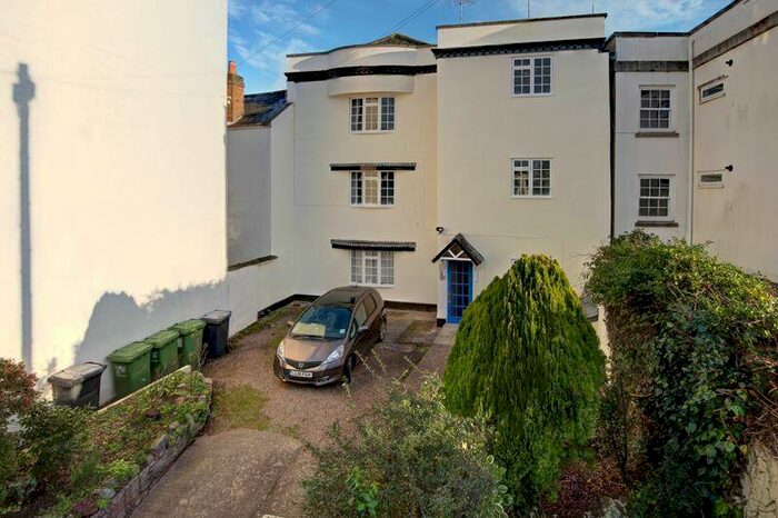 2 Bedroom Flat To Rent In Bedroom Top Floor Flat In St Leonards, Exeter, EX2