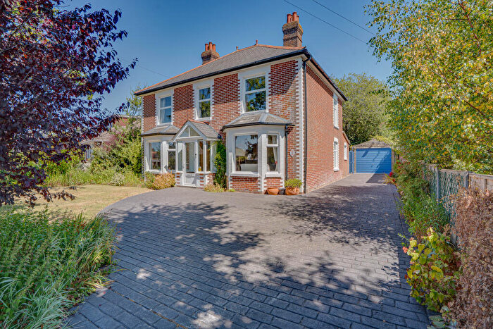 4 Bedroom Detached House For Sale In Crescent Road, Locks Heath, Southampton, Hampshire, SO31