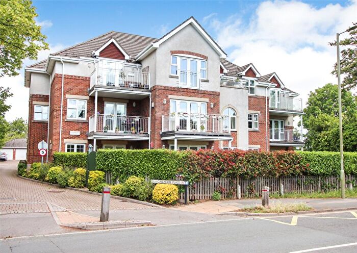 3 Bedroom Apartment For Sale In Avenue Road, Lymington, Hampshire, SO41