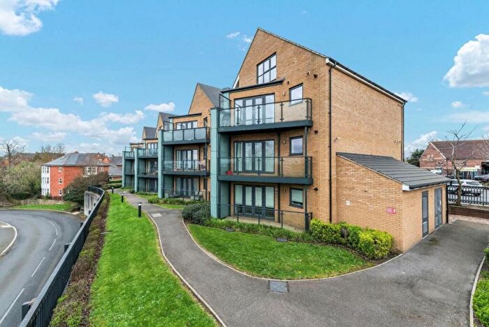 3 Bedroom Flat To Rent In Gatehouse View, Greenhithe, DA9