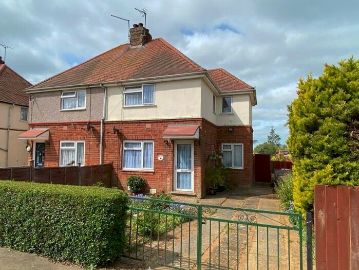 3 Bedroom End Of Terrace House For Sale In Hillcrest Road, Gayton, Northampton, NN7