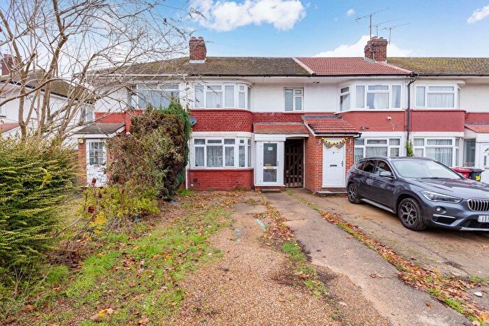 3 Bedroom Semi-detached House For Sale In Stanhope Road, Slough, SL1