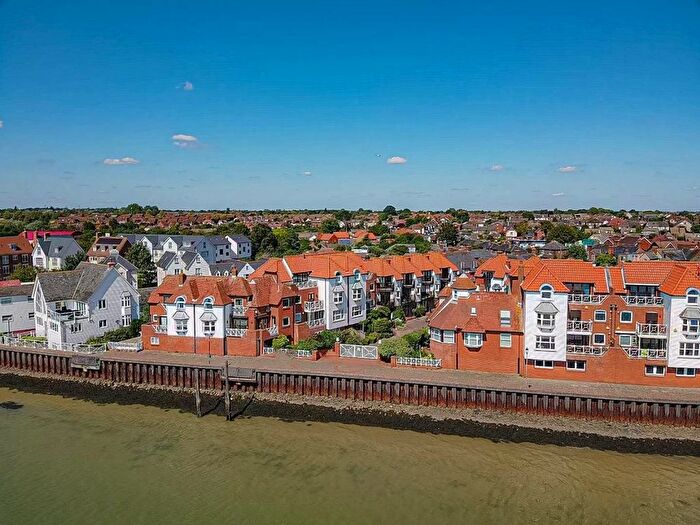 3 Bedroom Town House For Sale In Kings Road, Burnham-On-Crouch, CM0