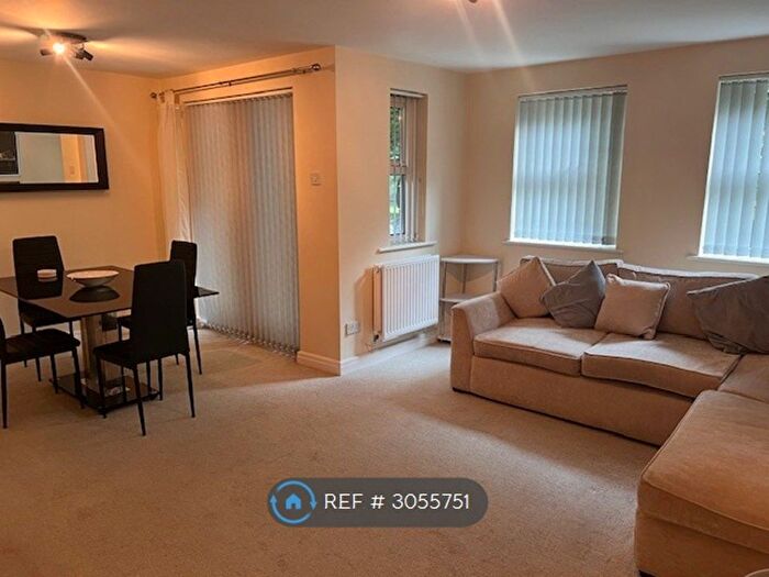 2 Bedroom Flat To Rent In Redcot, Bolton, BL1