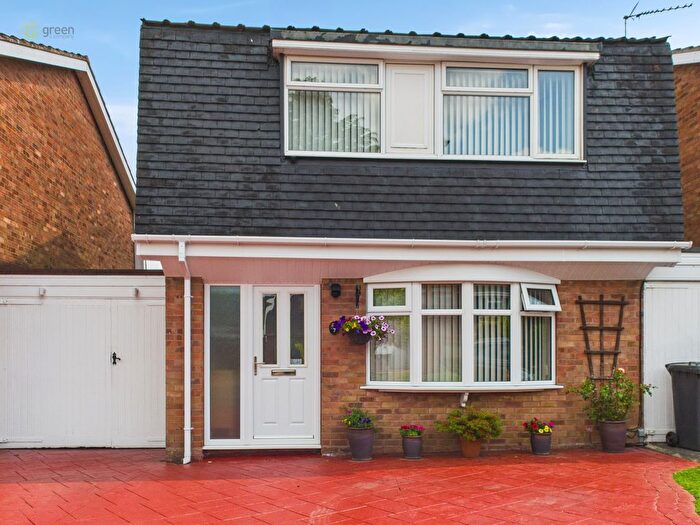 3 Bedroom Link Detached House For Sale In Belvedere Close, Perrycrofts, Tamworth, B79