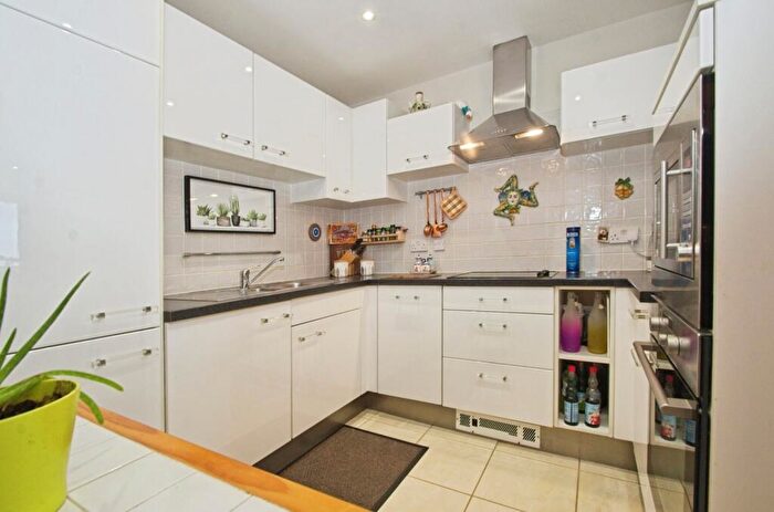 1 Bedroom Flat For Sale In Jones Point House, Ferry Court, Cardiff, CF11