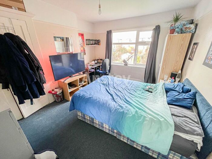 3 Bedroom Semi-Detached House To Rent In Burgess Road, Southampton, SO16