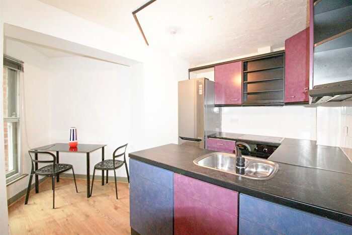 1 Bedroom Flat To Rent In The Chandlers, Leeds, LS2