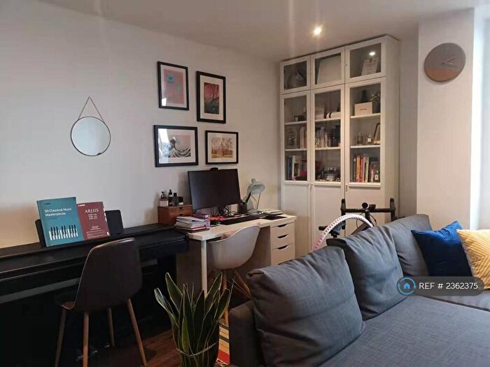 1 Bedroom Flat To Rent In Churchill Place, Basingstoke, RG21