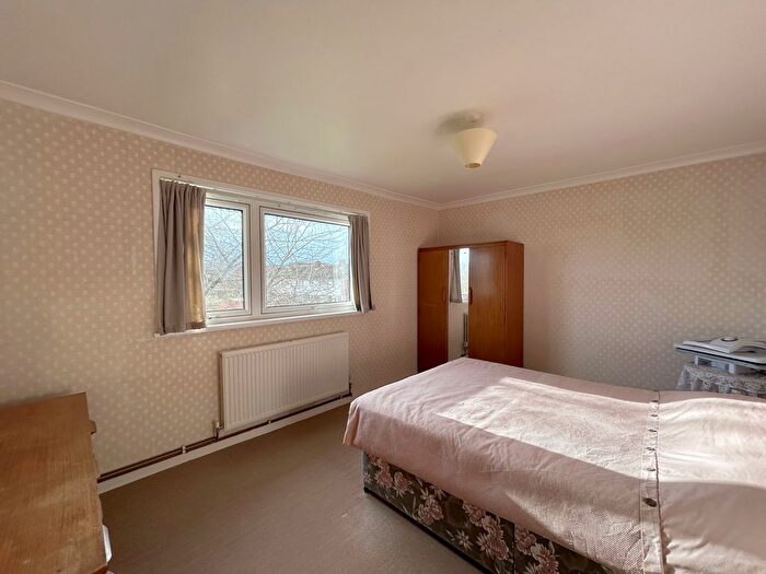 2 Bedroom Flat For Sale In Queens Road, Priors Park, Tewkesbury, GL20
