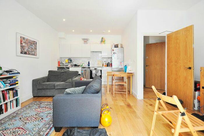 2 Bedroom Flat To Rent In Hanley Road, London, N4