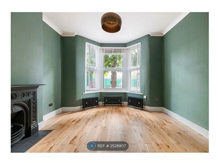 2 Bedroom Flat To Rent In Francis Road, London, E10