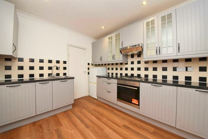 2 Bedroom Flat To Rent In Squires Lane, Finchley, N3