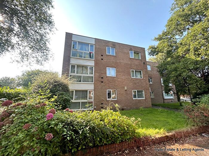 2 Bedroom Flat To Rent In Villiers Court, North Circle, Manchester, M45