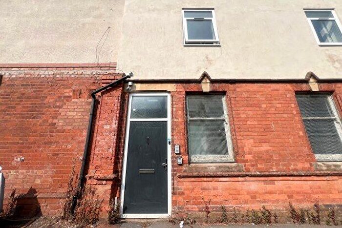 3 Bedroom Flat To Rent In Summer Street, Redditch, B98