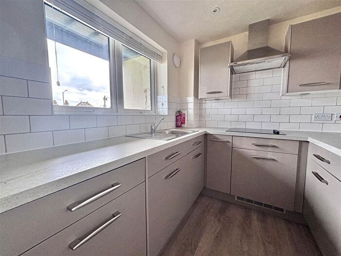 1 Bedroom Flat For Sale In Narrowcliff, Newquay, TR7