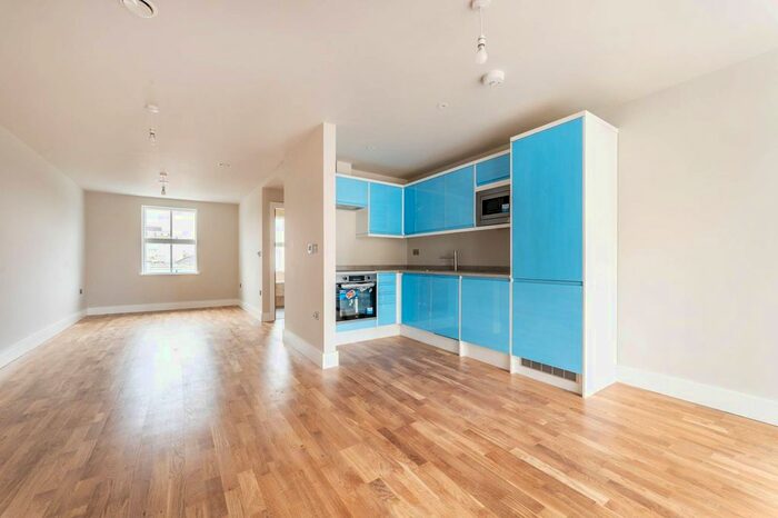 Studio To Rent In Walworth Road, Elephant And Castle, London, SE17