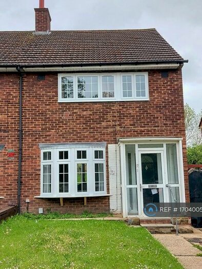 3 Bedroom Semi-Detached House To Rent In Whitefoot Lane, Bromley, BR1