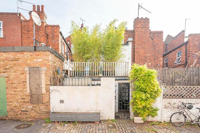 2 Bedroom Flat To Rent In Maryon Mews, Hampstead, London, NW3