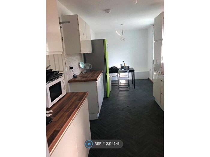 4 Bedroom Semi-Detached House To Rent In Scarborough Way, Coventry, CV4