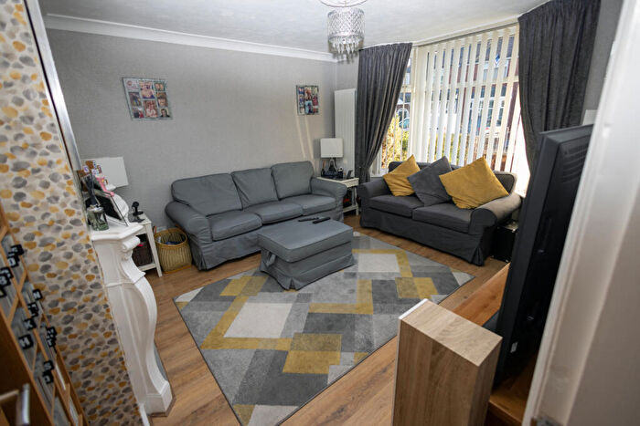 3 Bedroom Semi-Detached House For Sale In Shelley Grove, Droylsden, M43