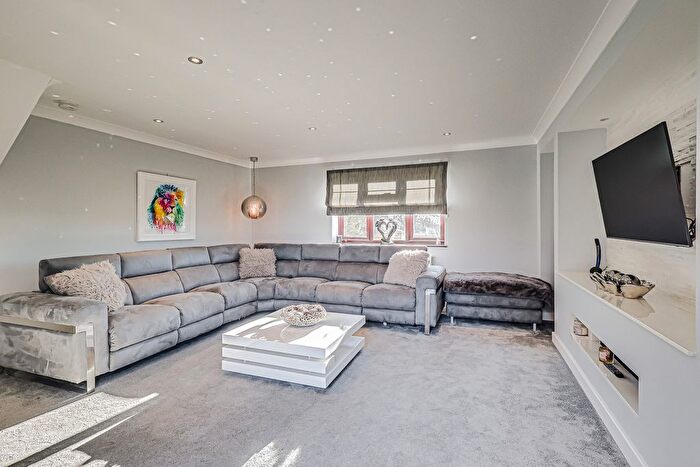 4 Bedroom Detached House For Sale In Martin Mews, Benfleet, SS7
