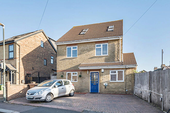 4 Bedroom Detached House For Sale In Mill Road, Erith, DA8