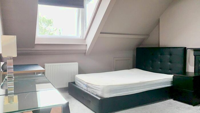 3 Bedroom Flat To Rent In Osborne Road, Jesmond, Newcastle Upon Tyne, NE2
