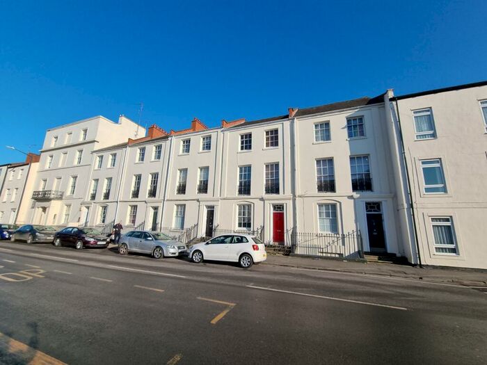6 Bedroom Terraced House To Rent In Grove Place, CV31