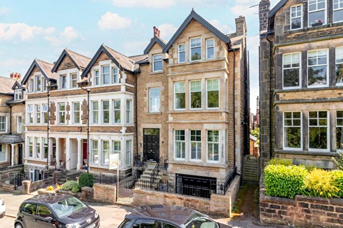 6 Bedroom Town House For Sale In Harlow Moor Drive, Harrogate, HG2